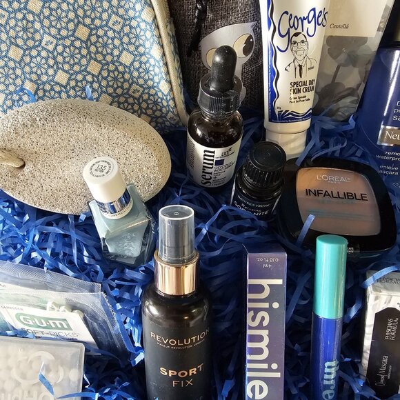 Blue Bliss Beauty Box – Luxury Self-Care Gift for Her - Picture 1 of 9